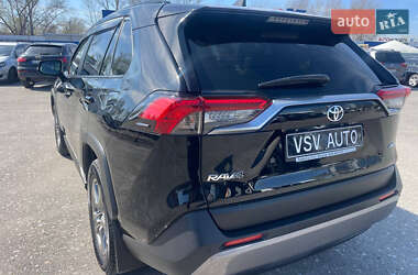 Позашляховик / Кросовер Toyota RAV4 2020 в 