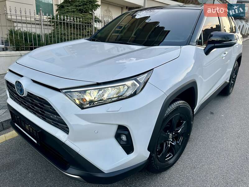 Внедорожник / Кроссовер Toyota RAV4 2025 в Киеве