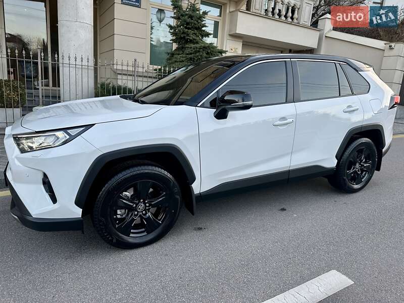 Внедорожник / Кроссовер Toyota RAV4 2025 в 