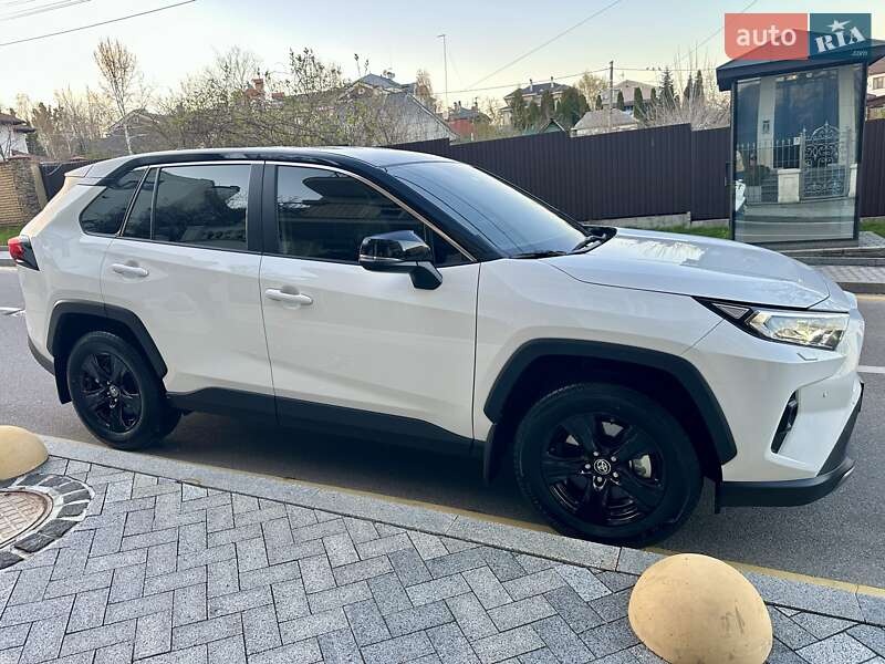 Внедорожник / Кроссовер Toyota RAV4 2025 в Киеве