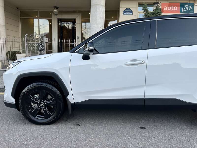 Внедорожник / Кроссовер Toyota RAV4 2025 в Киеве