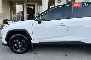 Внедорожник / Кроссовер Toyota RAV4 2025 в 