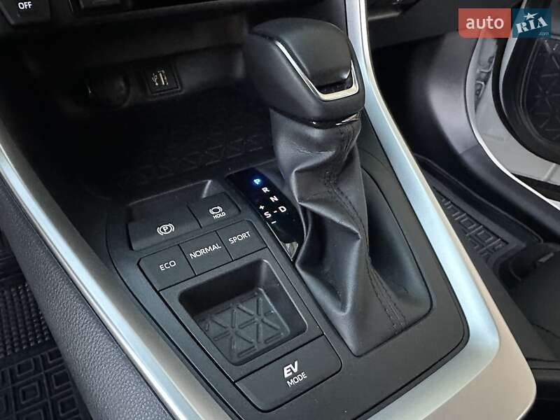 Внедорожник / Кроссовер Toyota RAV4 2025 в Киеве