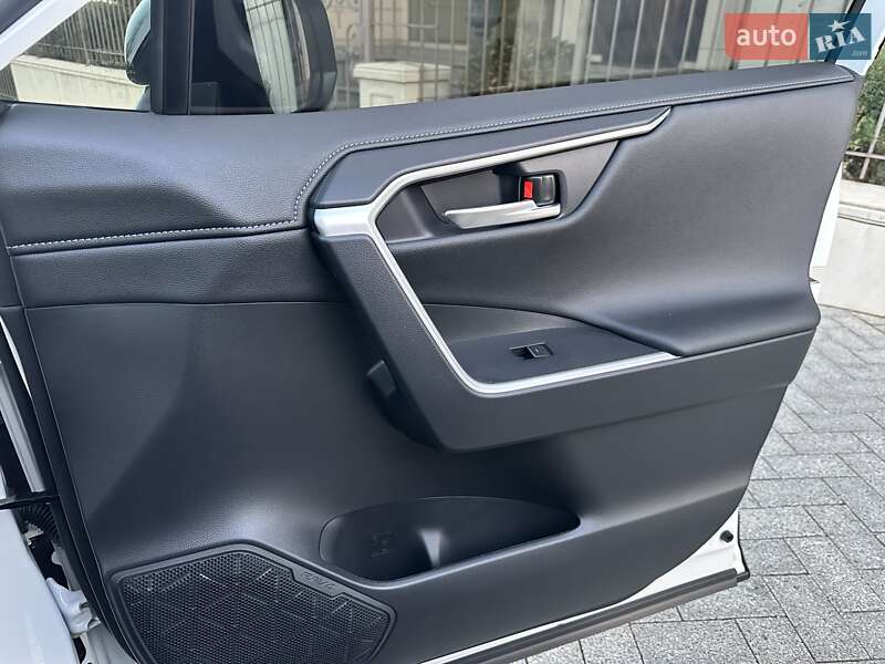 Внедорожник / Кроссовер Toyota RAV4 2025 в Киеве