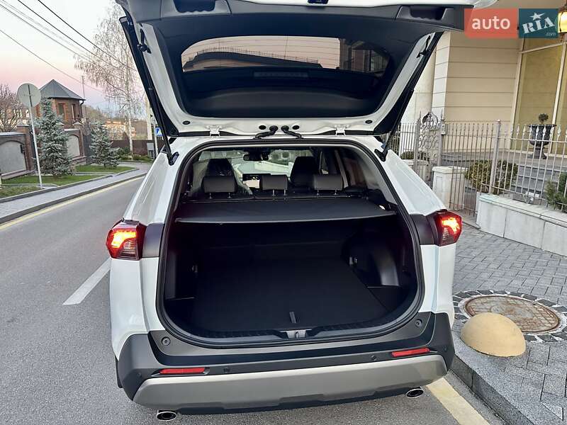 Внедорожник / Кроссовер Toyota RAV4 2025 в Киеве