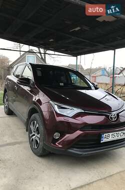 Внедорожник / Кроссовер Toyota RAV4 2017 в 