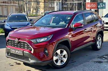 Внедорожник / Кроссовер Toyota RAV4 2019 в 