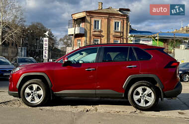 Внедорожник / Кроссовер Toyota RAV4 2019 в 