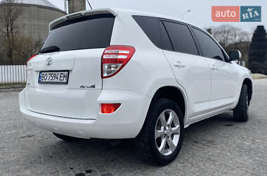 Позашляховик / Кросовер Toyota RAV4 2011 в 