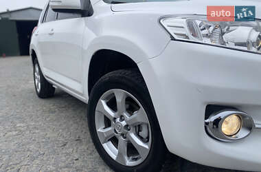 Позашляховик / Кросовер Toyota RAV4 2011 в 