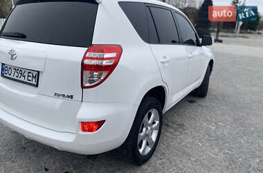 Позашляховик / Кросовер Toyota RAV4 2011 в 