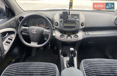 Позашляховик / Кросовер Toyota RAV4 2011 в 