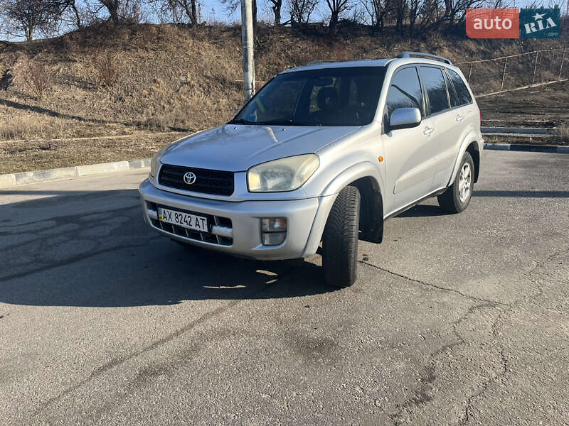 Позашляховик / Кросовер Toyota RAV4 2003 в 