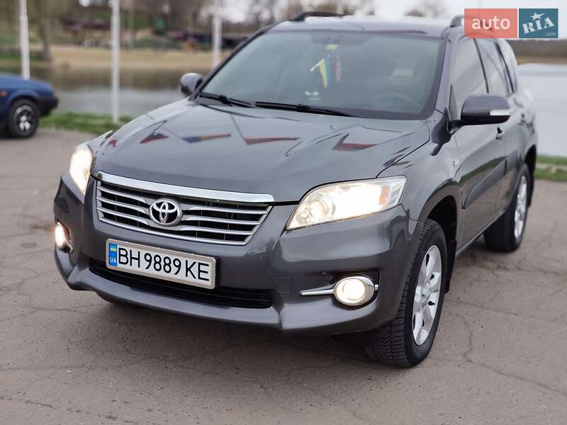 Внедорожник / Кроссовер Toyota RAV4 2010 в 