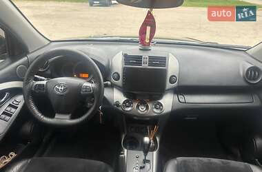 Внедорожник / Кроссовер Toyota RAV4 2010 в 