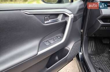 Внедорожник / Кроссовер Toyota RAV4 2023 в 