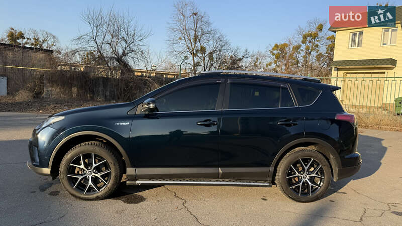 Позашляховик / Кросовер Toyota RAV4 2017 в Харкові