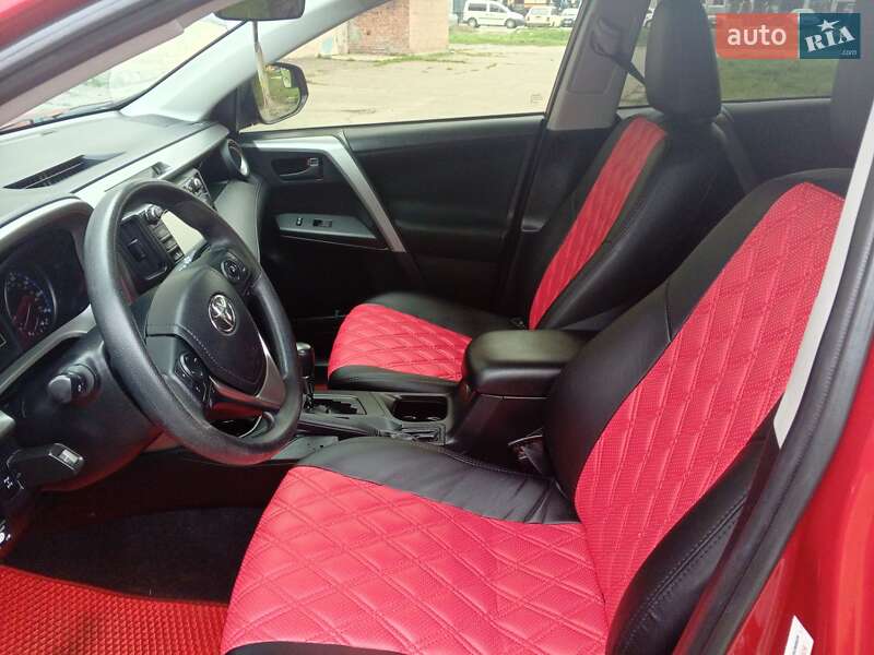 Позашляховик / Кросовер Toyota RAV4 2017 в Василькові