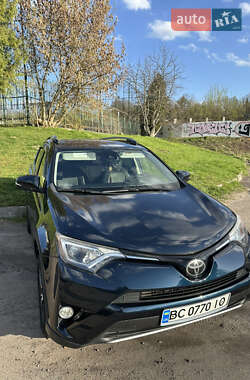 Внедорожник / Кроссовер Toyota RAV4 2016 в 