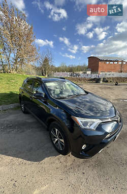 Внедорожник / Кроссовер Toyota RAV4 2016 в 