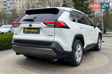 Внедорожник / Кроссовер Toyota RAV4 2019 в 