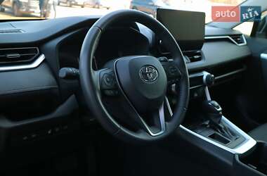 Внедорожник / Кроссовер Toyota RAV4 2023 в 