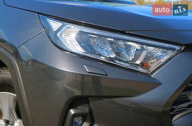 Внедорожник / Кроссовер Toyota RAV4 2023 в 