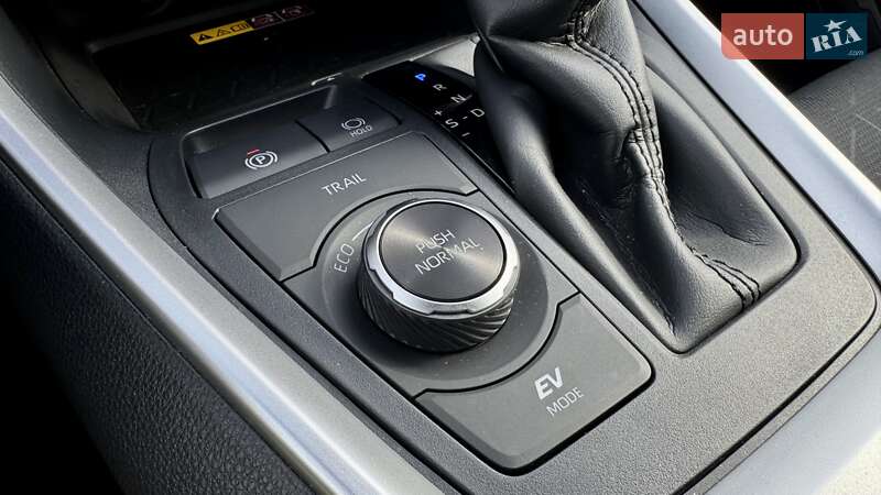 Позашляховик / Кросовер Toyota RAV4 2023 в Чернігові