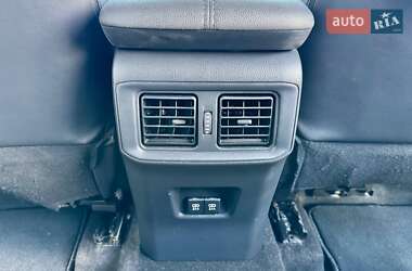 Внедорожник / Кроссовер Toyota RAV4 2019 в 