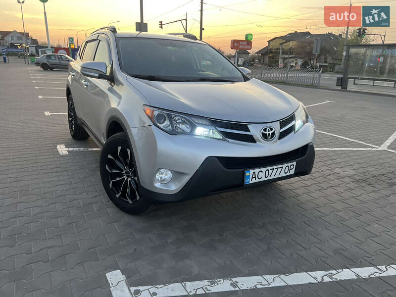 Внедорожник / Кроссовер Toyota RAV4 2013 в 