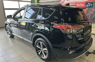 Внедорожник / Кроссовер Toyota RAV4 2018 в 