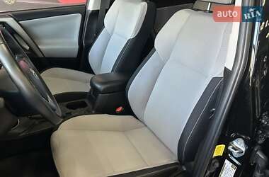 Внедорожник / Кроссовер Toyota RAV4 2018 в 