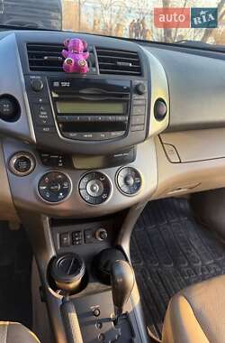 Внедорожник / Кроссовер Toyota RAV4 2010 в 