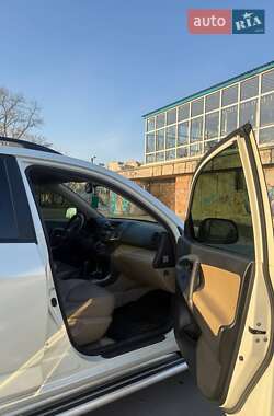 Внедорожник / Кроссовер Toyota RAV4 2010 в 