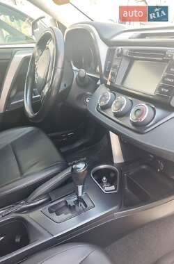 Внедорожник / Кроссовер Toyota RAV4 2016 в 
