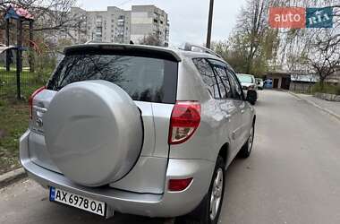Внедорожник / Кроссовер Toyota RAV4 2006 в 