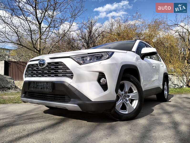Внедорожник / Кроссовер Toyota RAV4 2021 в 