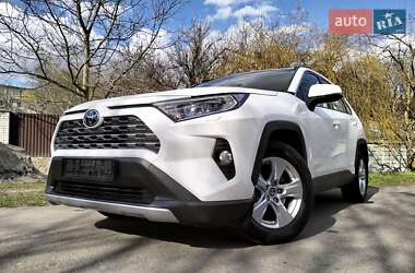Внедорожник / Кроссовер Toyota RAV4 2021 в 
