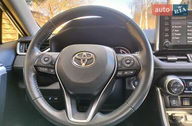 Внедорожник / Кроссовер Toyota RAV4 2021 в 
