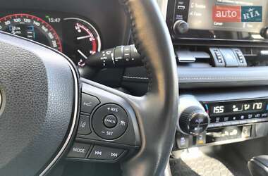Внедорожник / Кроссовер Toyota RAV4 2021 в 