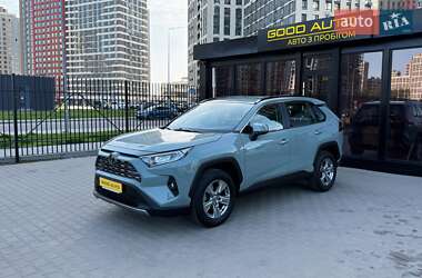 Внедорожник / Кроссовер Toyota RAV4 2023 в 