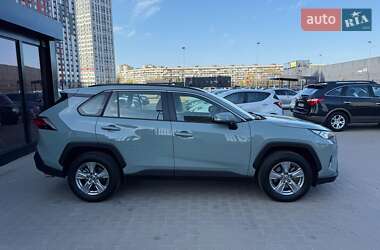Внедорожник / Кроссовер Toyota RAV4 2023 в 