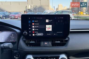 Внедорожник / Кроссовер Toyota RAV4 2023 в 