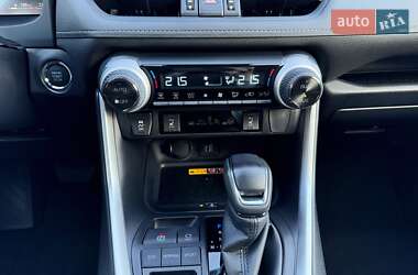 Внедорожник / Кроссовер Toyota RAV4 2023 в 