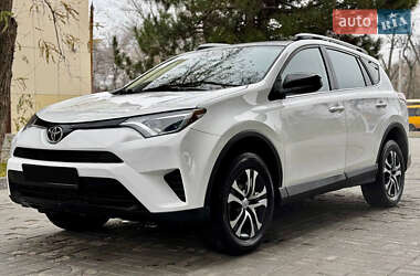 Внедорожник / Кроссовер Toyota RAV4 2016 в 