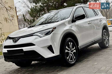 Внедорожник / Кроссовер Toyota RAV4 2016 в 