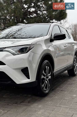 Внедорожник / Кроссовер Toyota RAV4 2016 в 