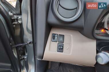 Позашляховик / Кросовер Toyota RAV4 2006 в 