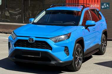 Внедорожник / Кроссовер Toyota RAV4 2019 в 