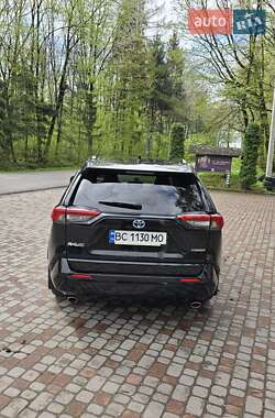 Позашляховик / Кросовер Toyota RAV4 2021 в 